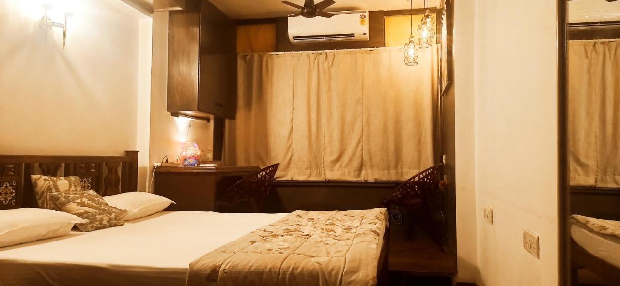 Cozy Private Ac Studio By The Sea Bandstand Bandra W Mumbai Nr Taj Lands End Apartment Exterior photo